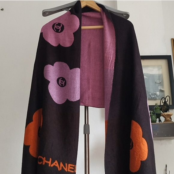 CHANEL Cashmere Shawl / Scarves - Picture 6 of 8